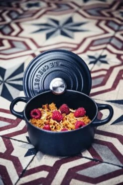 Le Creuset Signature Round Dutch Oven -Trail Outfitters Shop 21177180000430 LS00001 1280x1280