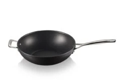 Le Creuset Toughened Nonstick Stir-Fry Pan With Helper Handle -Trail Outfitters Shop 51104300010202 00006 1280x1280