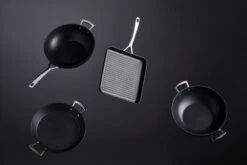 Le Creuset Toughened Nonstick Paella Pan -Trail Outfitters Shop 52102280010202 51105320010502 52101320010101 LS00001 1280x1280