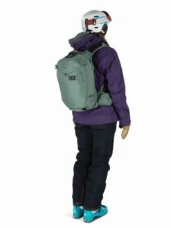 Osprey Kresta 20 -Trail Outfitters Shop Kresta20 F21 OnBody2 PineLeafGreen 1280x1280